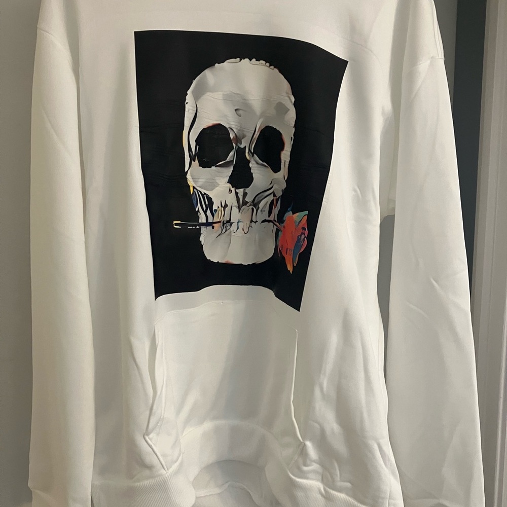 White Skull Graphic Sweatshirt